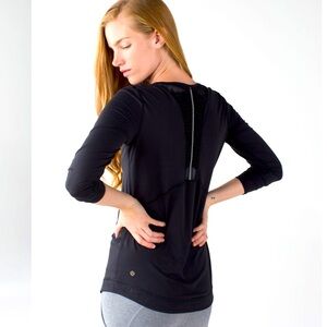 Lululemon mesh with me long sleeve wmns size small